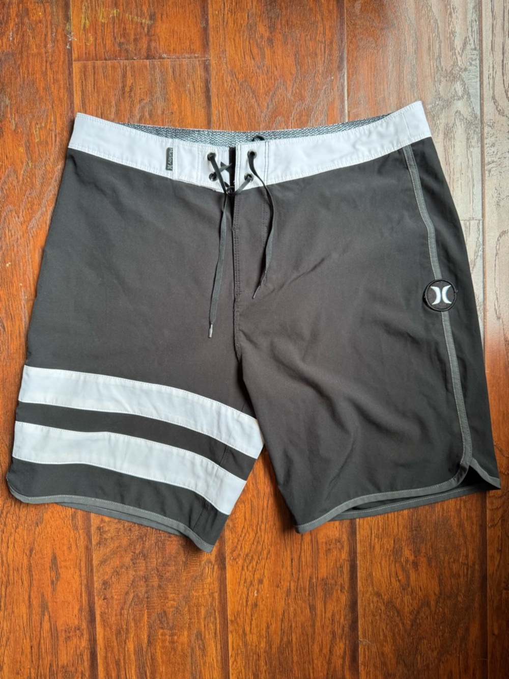Hurley Men’s Black and White Boardshorts W30
